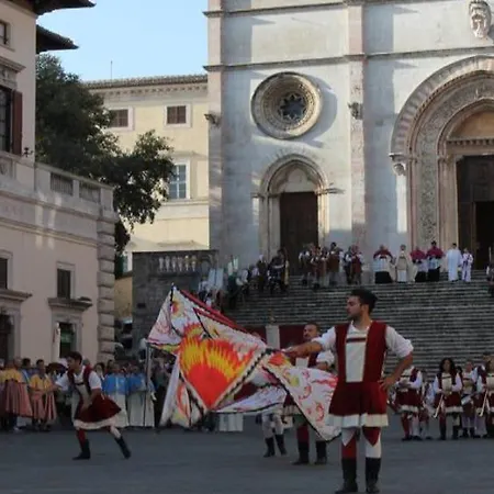 San Lorenzo * Todi